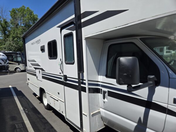2022 Coachmen Class C RV Freelander