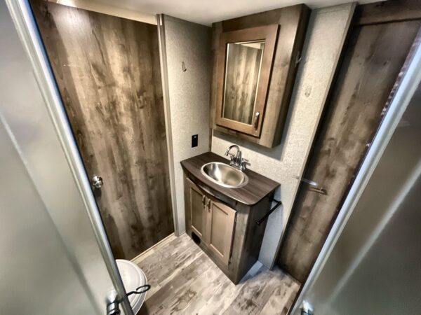 2018 KEYSTONE SPRINTER CAMPFIRE 26FWRL,