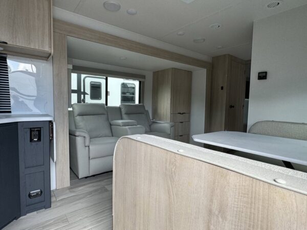 img_1661 2024 Winnebago Minnie 2529RG,