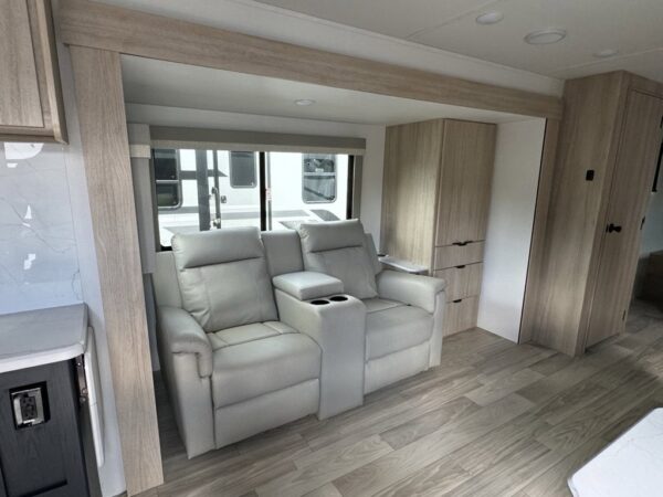 img_1663 2024 Winnebago Minnie 2529RG,