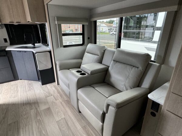 img_1666 2024 Winnebago Minnie 2529RG,