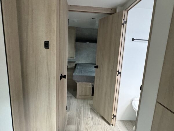 img_1668 2024 Winnebago Minnie 2529RG,