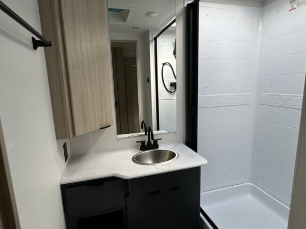 img_1671 2024 Winnebago Minnie 2529RG,