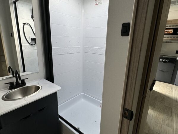 img_1672 2024 Winnebago Minnie 2529RG,