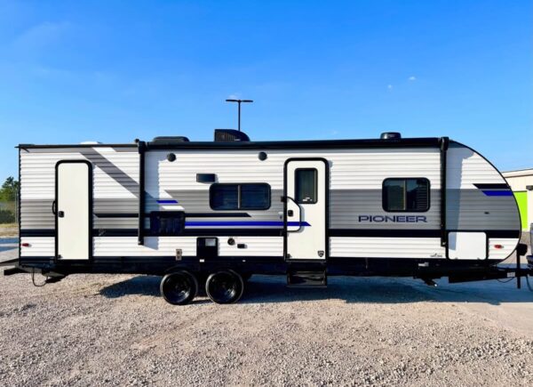 img_1794 2021 Heartland Pioneer