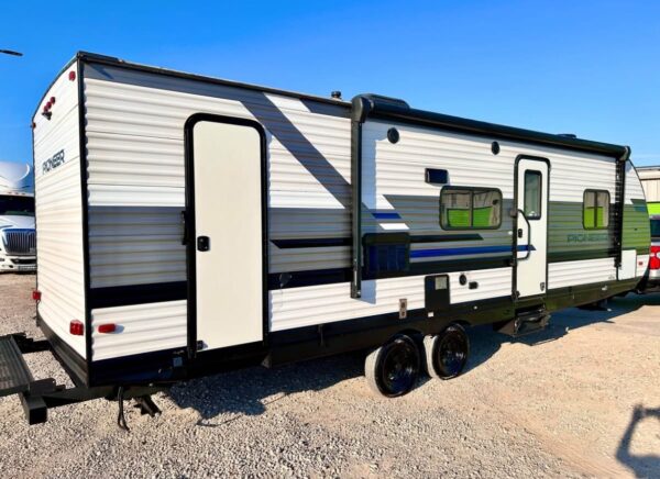 img_1795 2021 Heartland Pioneer