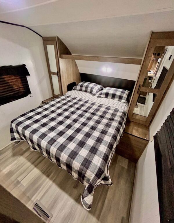 img_1808 2021 Heartland Pioneer