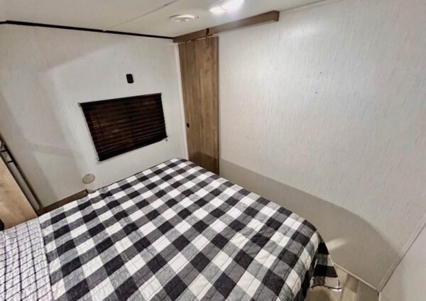 img_1809 2021 Heartland Pioneer