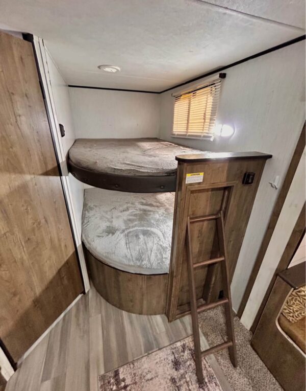 img_1810 2021 Heartland Pioneer