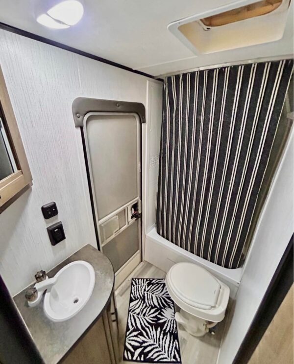 img_1811 2021 Heartland Pioneer