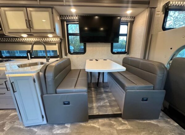 2023 Thor Motor Coach Quantum