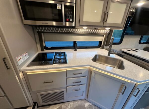 2023 Thor Motor Coach Quantum