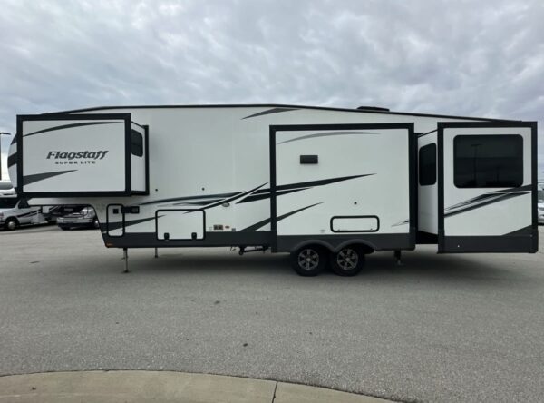 2022 Forest River   Flagstaff 529RLBS