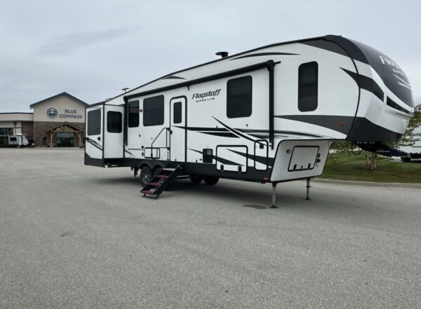 2022 Forest River   Flagstaff 529RLBS