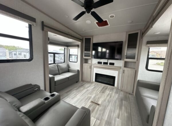 2022 Forest River   Flagstaff 529RLBS