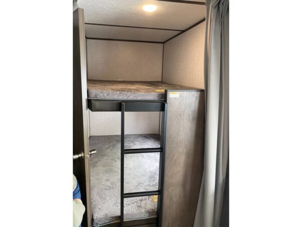 2020 Coleman LANTERN 263 BH