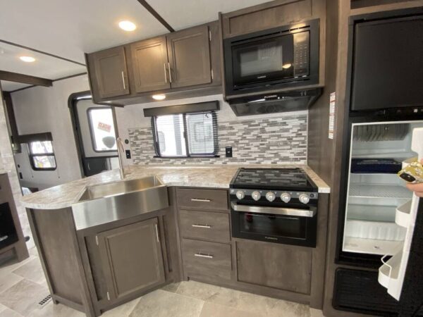 2020 Coleman LANTERN 263 BH